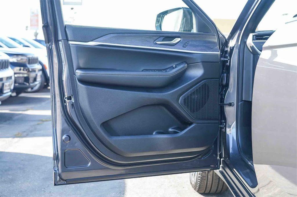 new 2025 Jeep Grand Cherokee L car, priced at $46,498