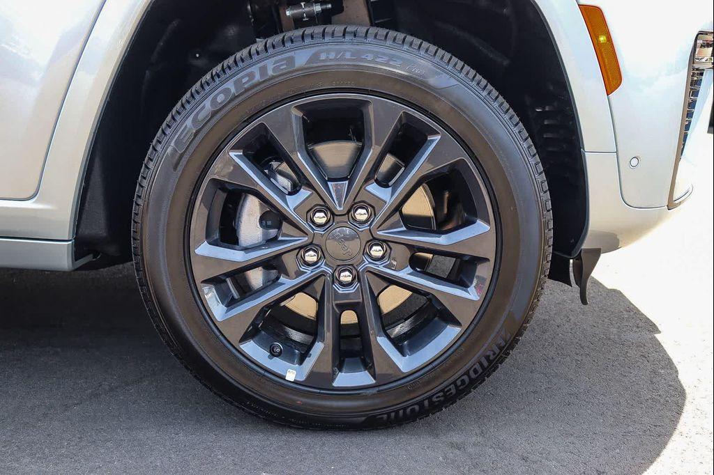 new 2026 Jeep Grand Cherokee L car, priced at $47,789