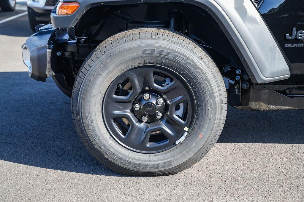 new 2026 Jeep Gladiator car, priced at $37,814