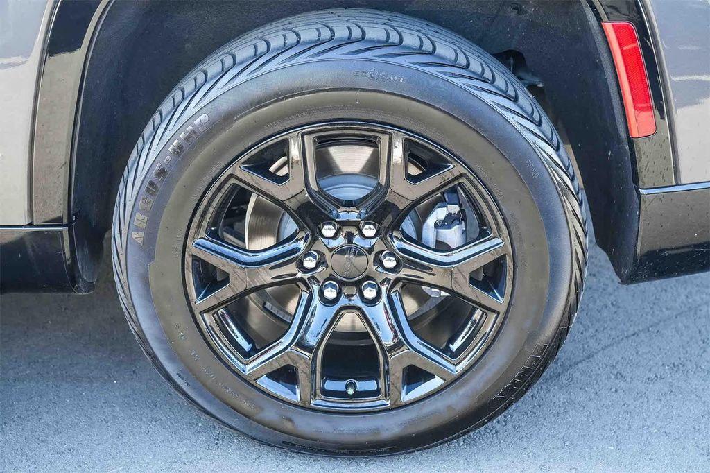 used 2022 Jeep Wagoneer car, priced at $35,682