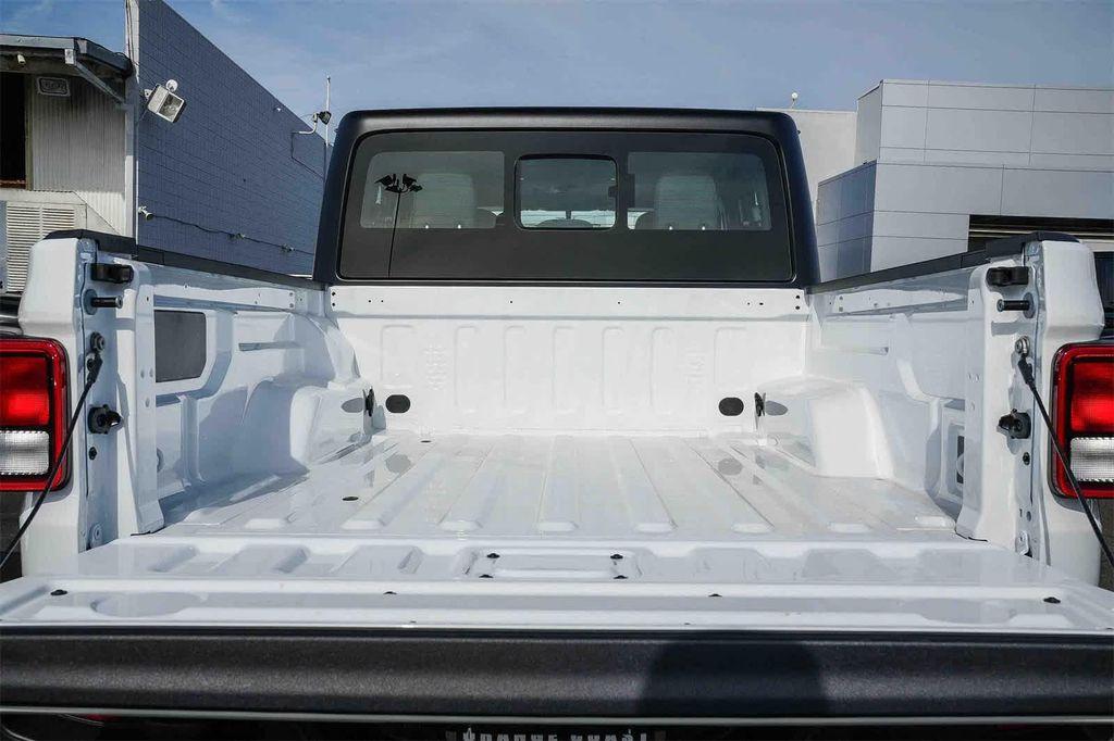new 2026 Jeep Gladiator car, priced at $37,219