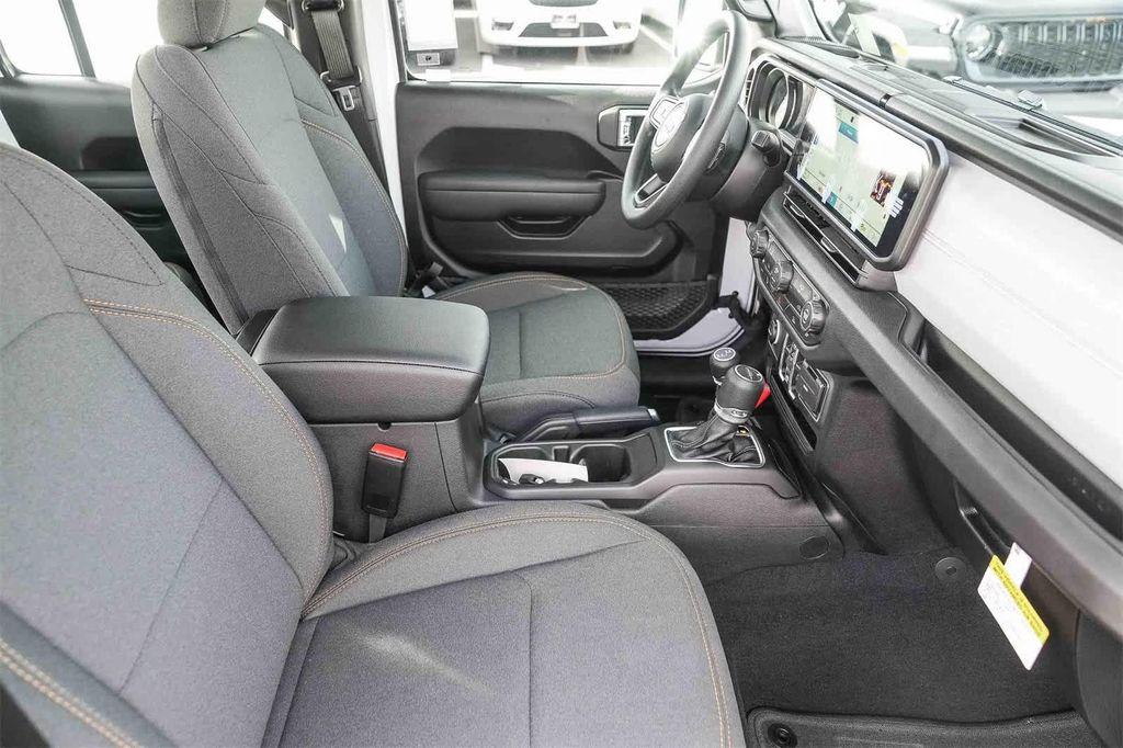 new 2026 Jeep Gladiator car, priced at $37,219