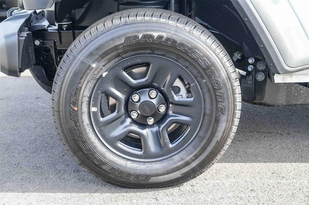 new 2026 Jeep Gladiator car, priced at $37,219