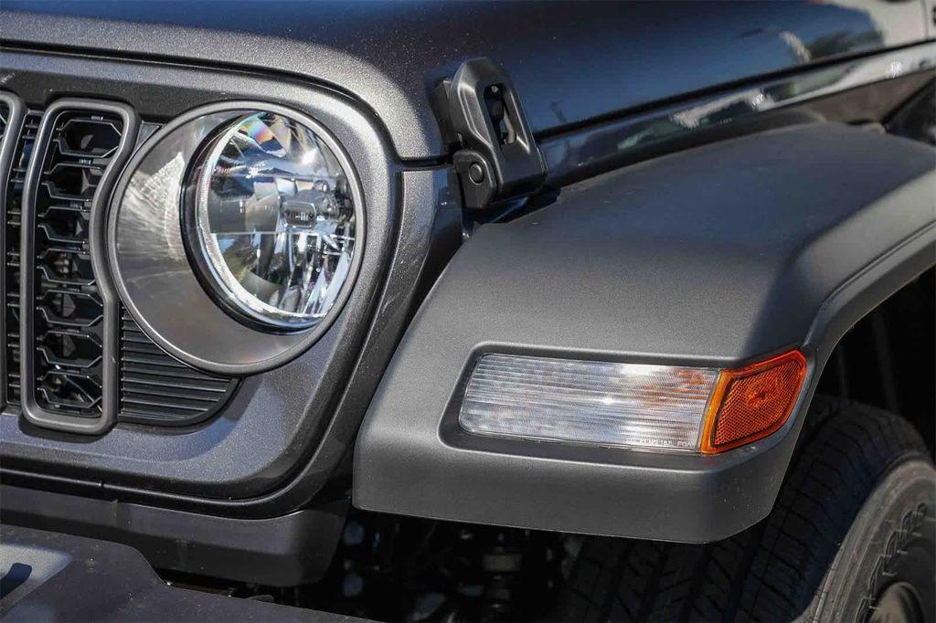 new 2026 Jeep Gladiator car, priced at $37,814