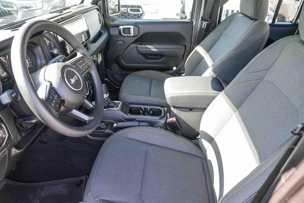 new 2026 Jeep Gladiator car, priced at $37,814