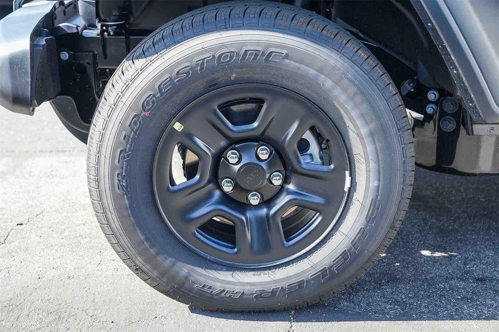 new 2026 Jeep Gladiator car, priced at $37,814