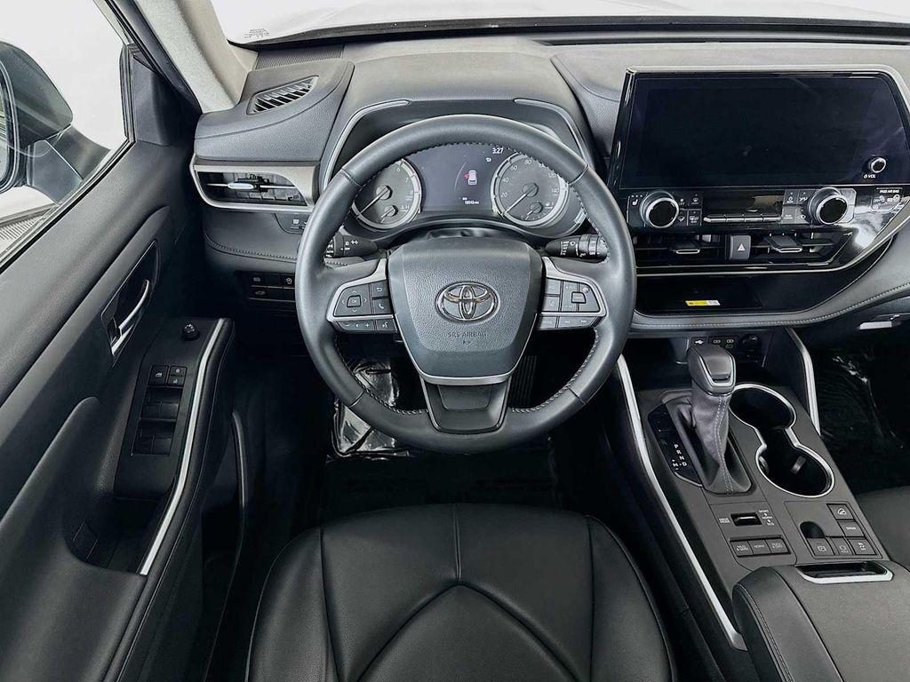 used 2024 Toyota Highlander car, priced at $38,700