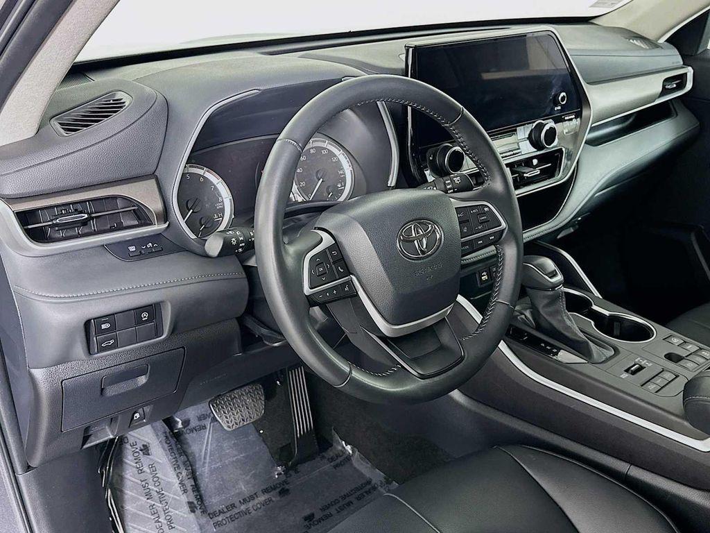 used 2024 Toyota Highlander car, priced at $38,700