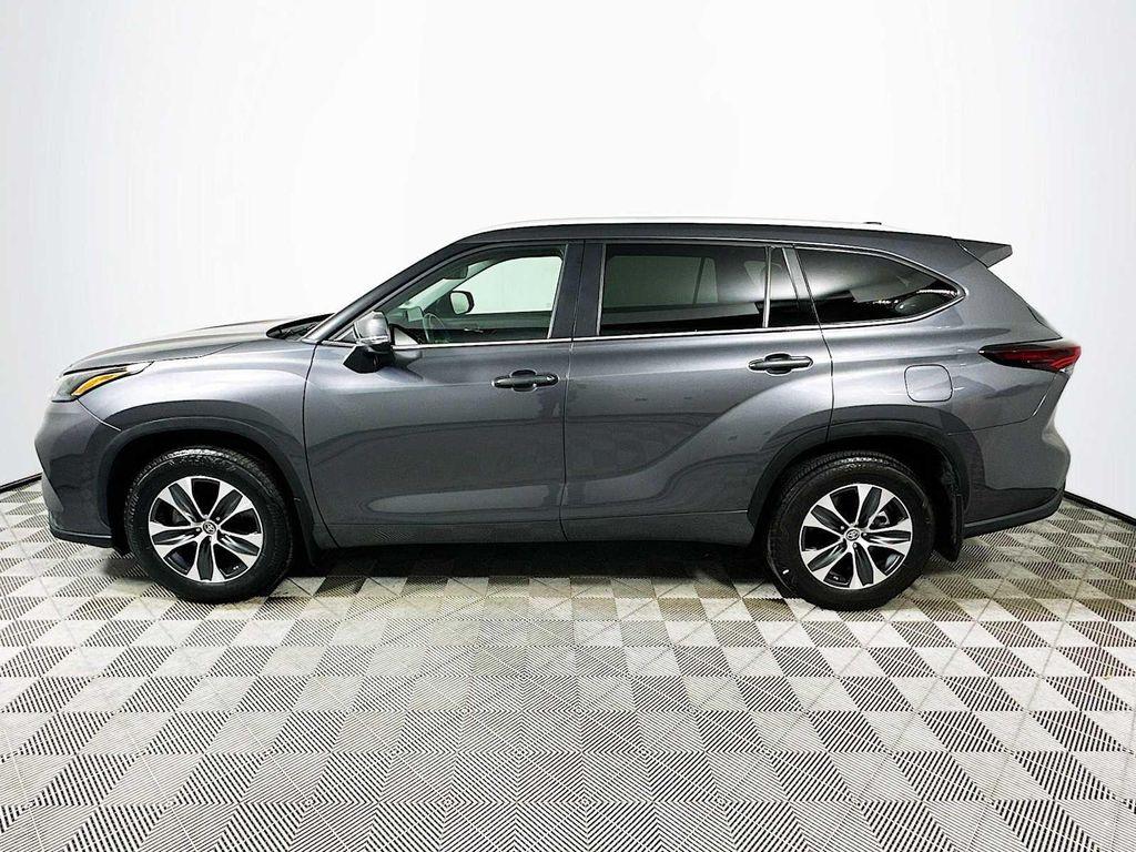 used 2024 Toyota Highlander car, priced at $38,700