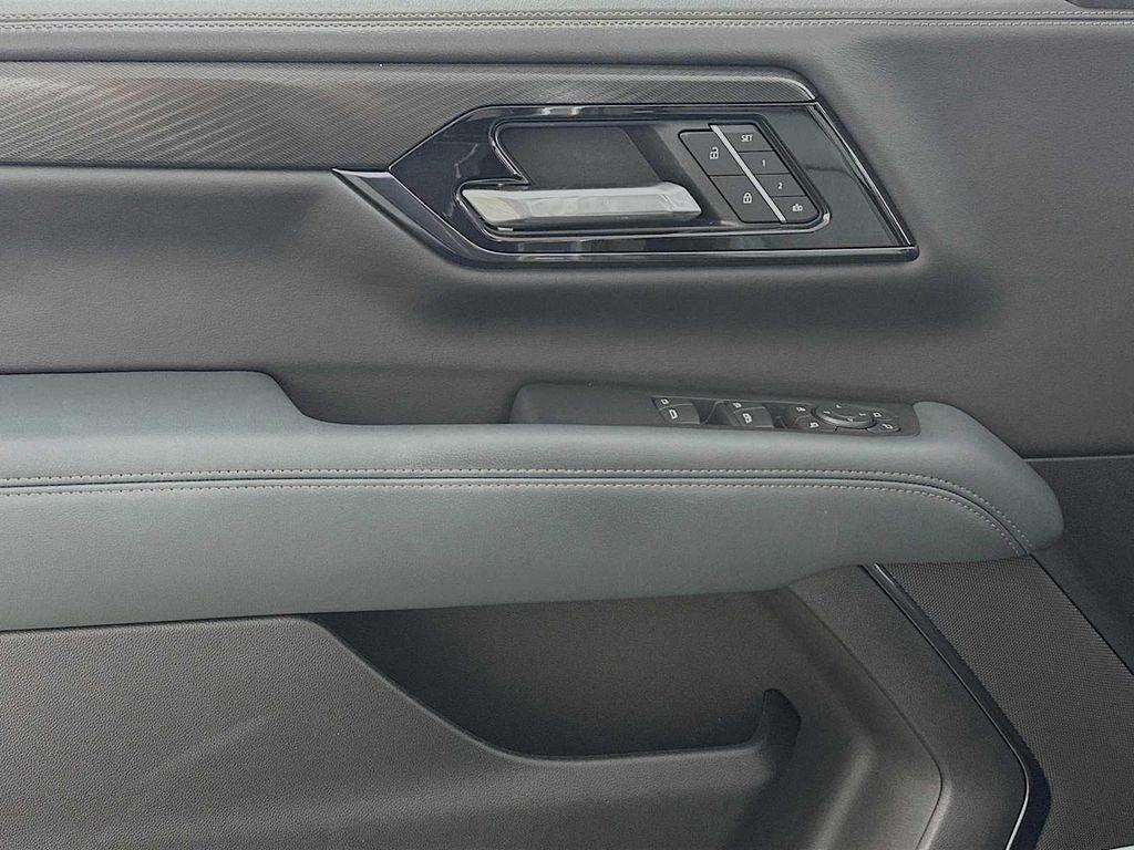 used 2025 GMC Yukon XL car, priced at $73,700