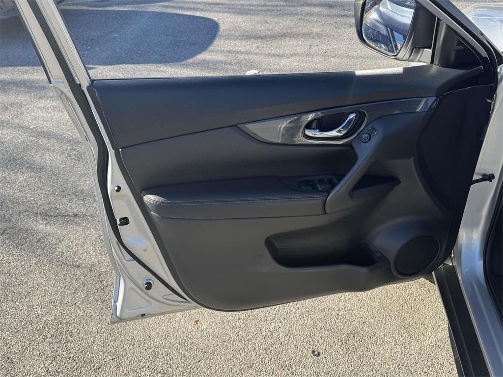 used 2020 Nissan Rogue car, priced at $13,220