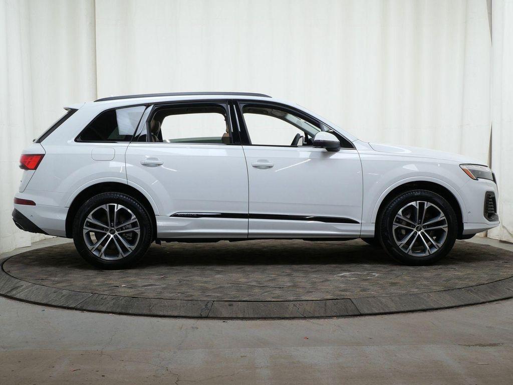 new 2026 Audi Q7 car, priced at $67,260