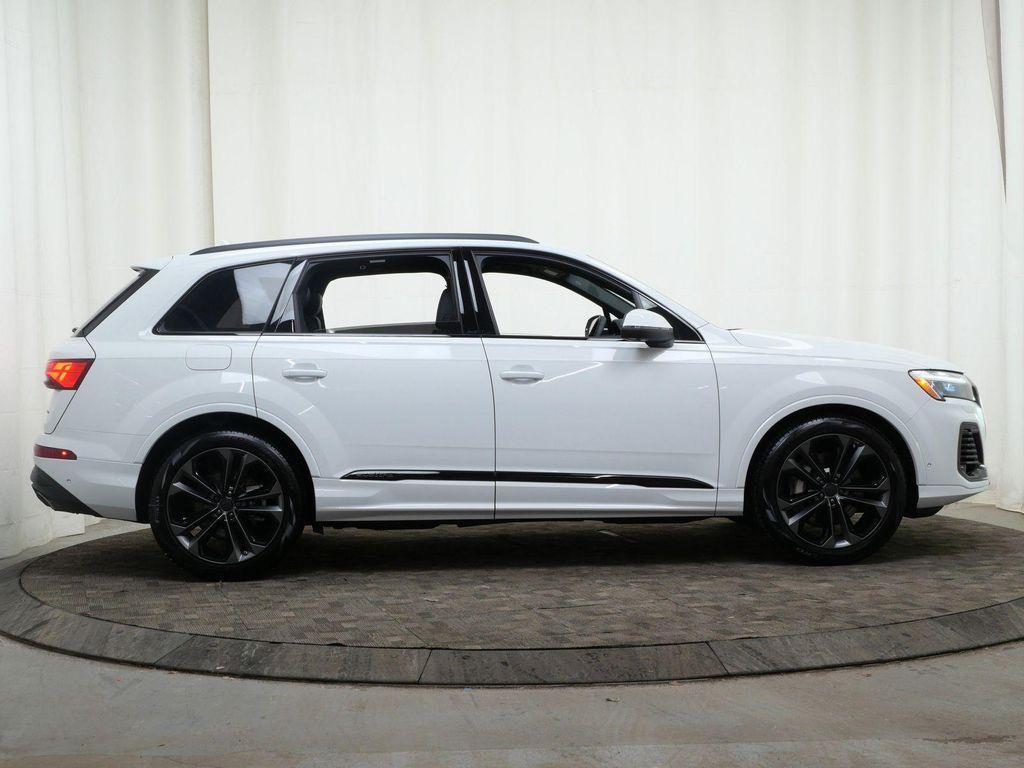 new 2026 Audi Q7 car, priced at $79,005