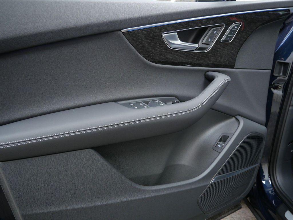 new 2026 Audi Q7 car, priced at $79,005