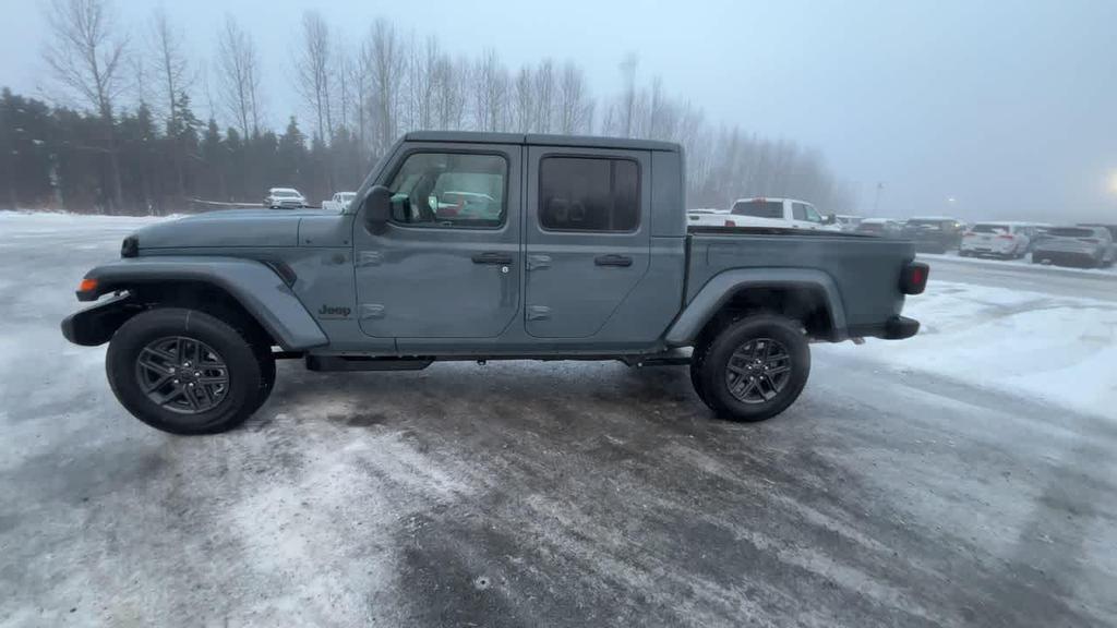 new 2026 Jeep Gladiator car, priced at $45,797