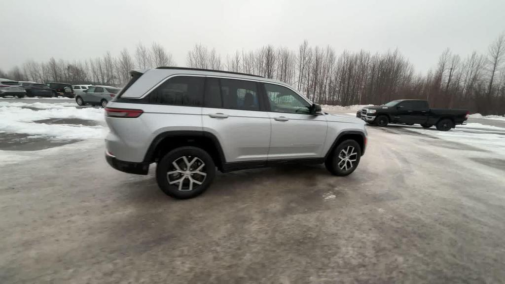 new 2025 Jeep Grand Cherokee car, priced at $46,994