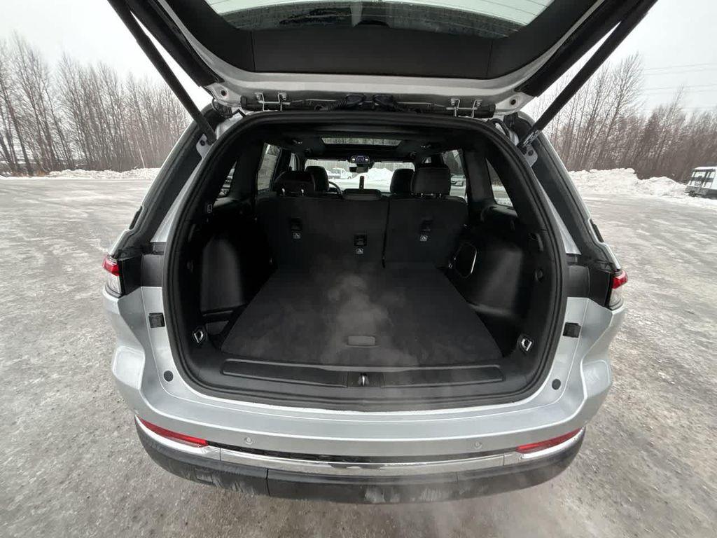 new 2025 Jeep Grand Cherokee car, priced at $46,994