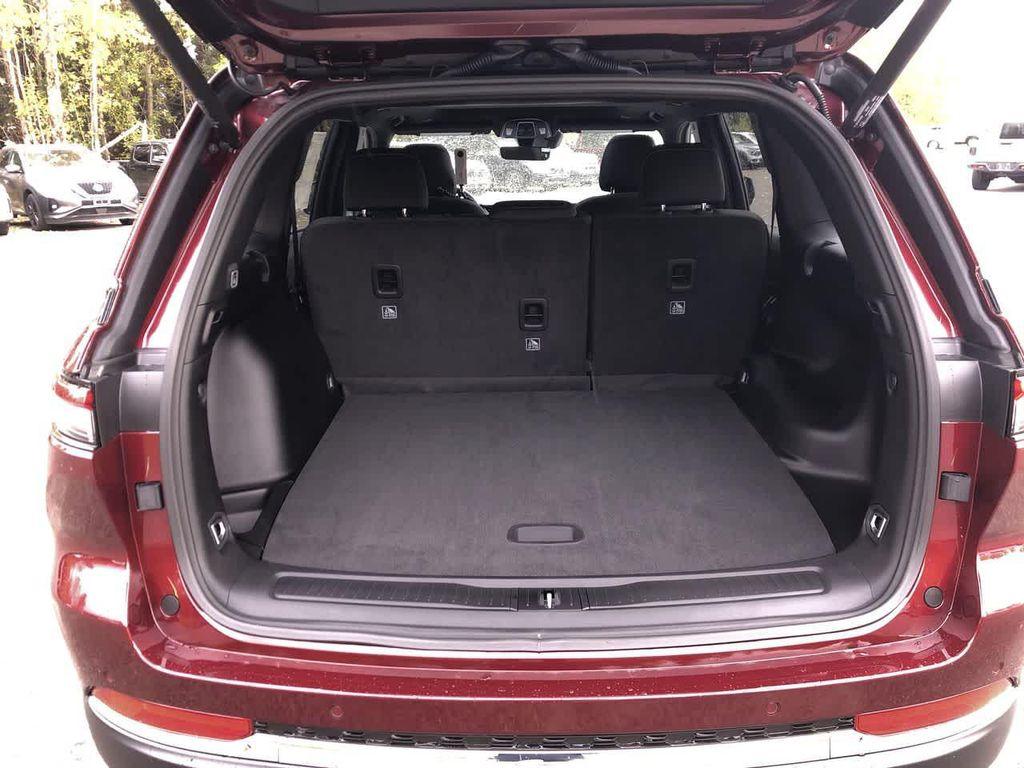 new 2025 Jeep Grand Cherokee car, priced at $37,735