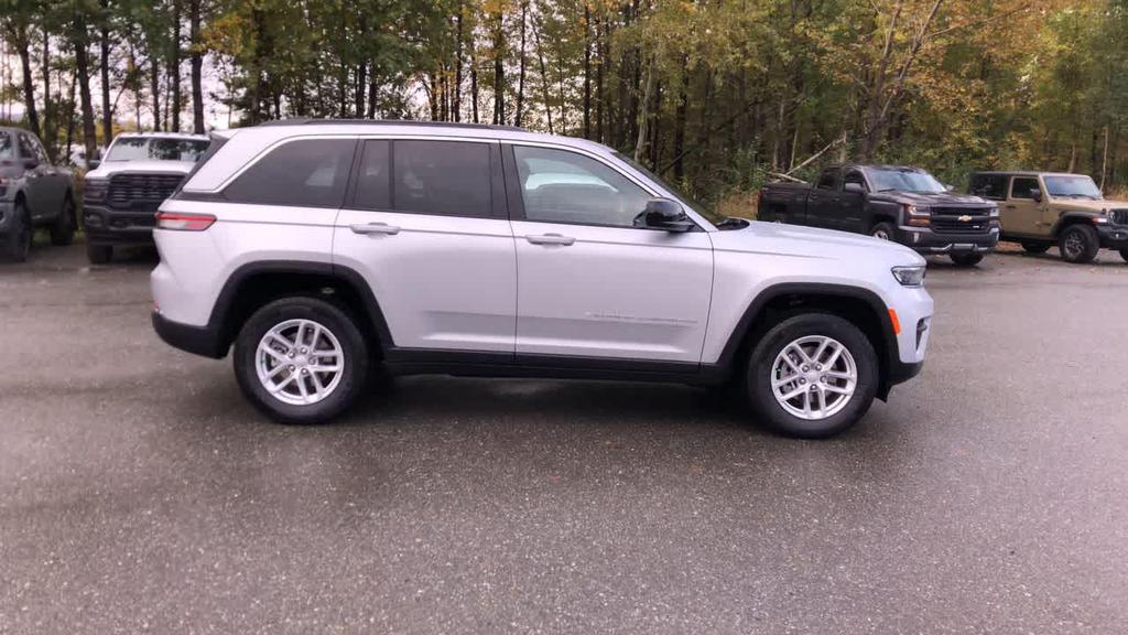new 2025 Jeep Grand Cherokee car, priced at $38,935