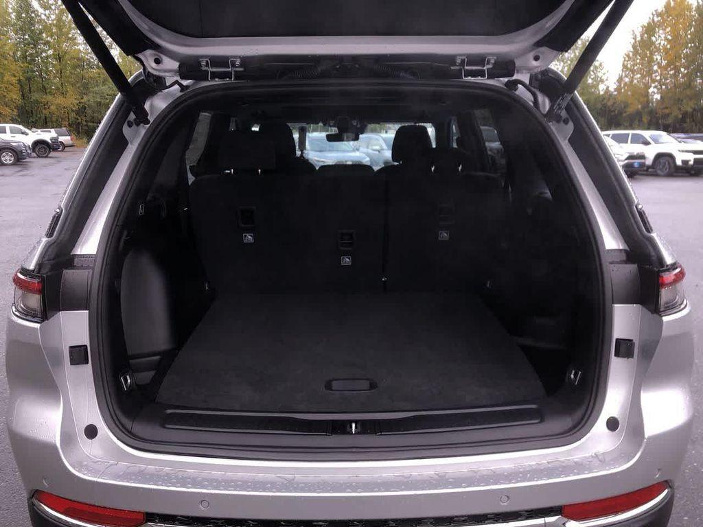 new 2025 Jeep Grand Cherokee car, priced at $38,935