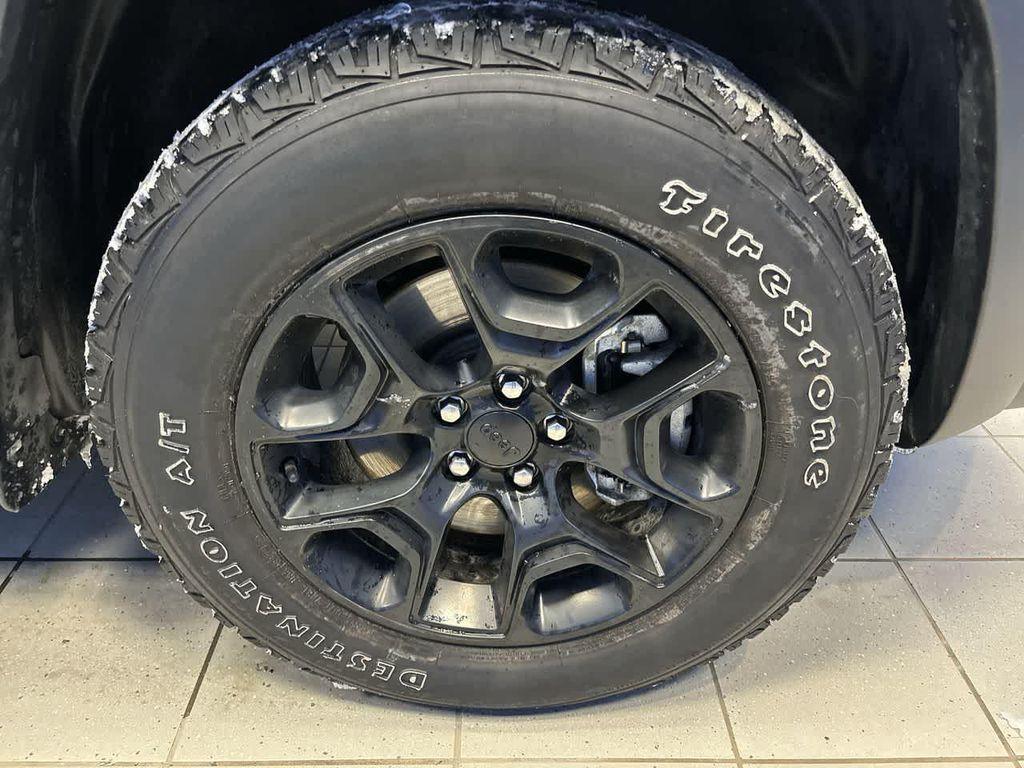 used 2023 Jeep Cherokee car, priced at $26,900