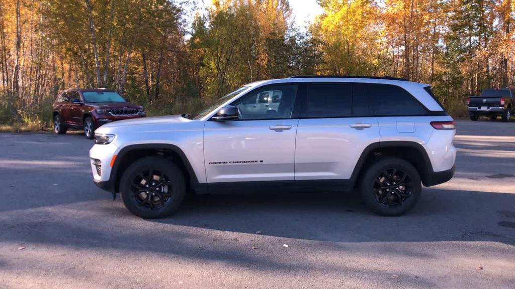 used 2024 Jeep Grand Cherokee car, priced at $30,459