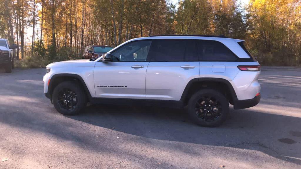 used 2024 Jeep Grand Cherokee car, priced at $30,459