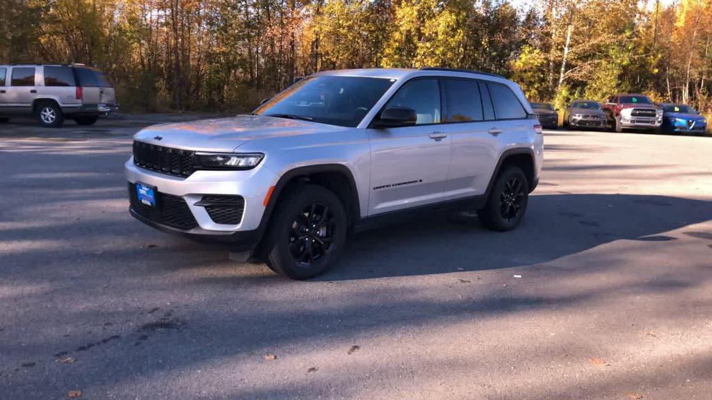 used 2024 Jeep Grand Cherokee car, priced at $30,459