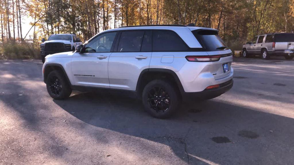 used 2024 Jeep Grand Cherokee car, priced at $30,459