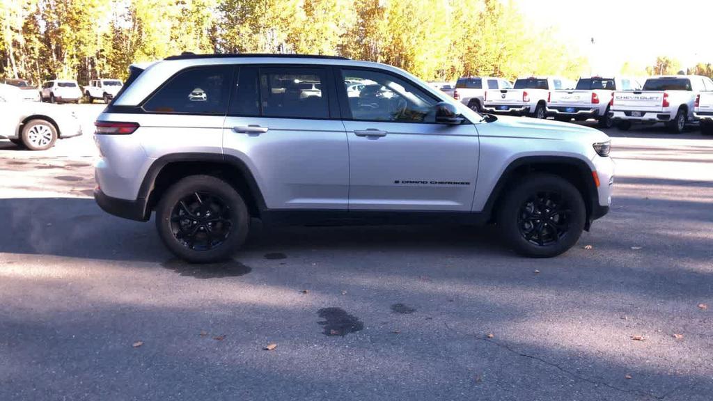 used 2024 Jeep Grand Cherokee car, priced at $30,459