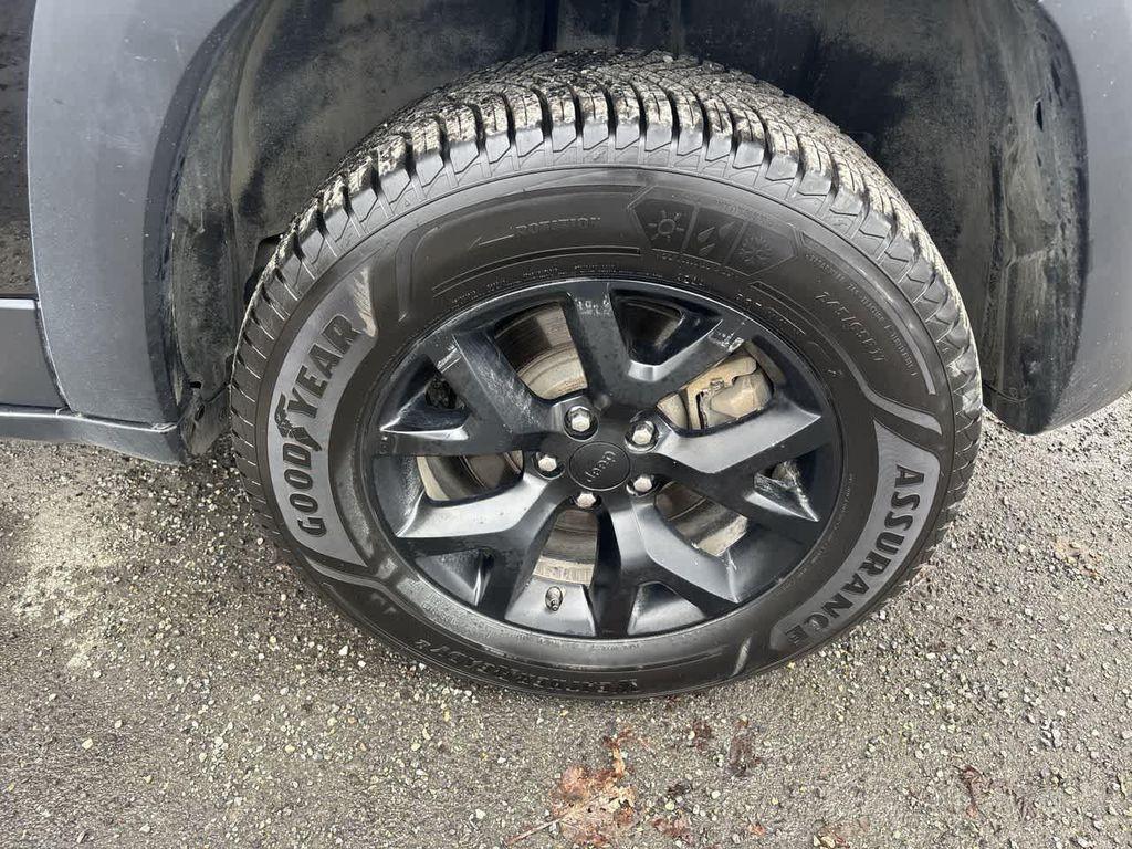 used 2015 Jeep Cherokee car, priced at $17,990