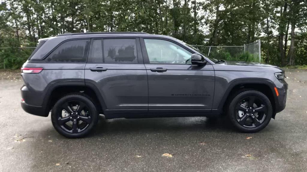 used 2023 Jeep Grand Cherokee car, priced at $35,900