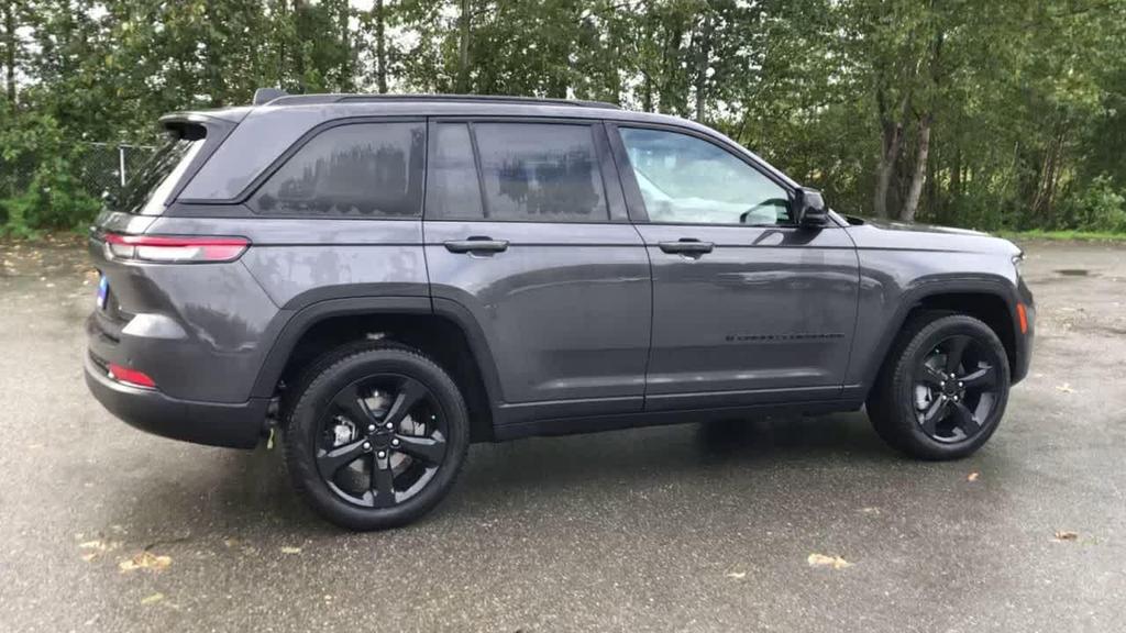 used 2023 Jeep Grand Cherokee car, priced at $35,900