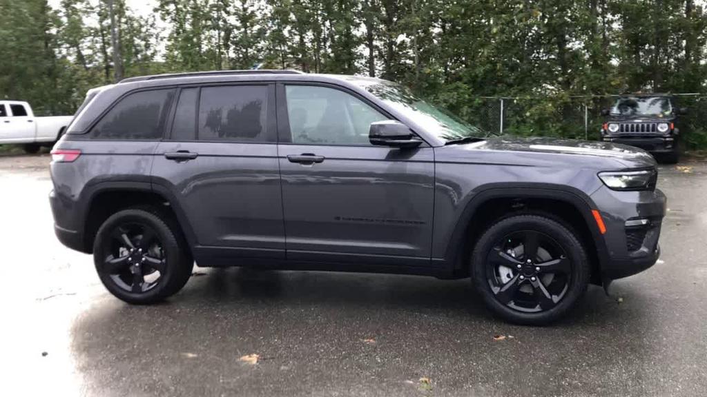 used 2023 Jeep Grand Cherokee car, priced at $35,900