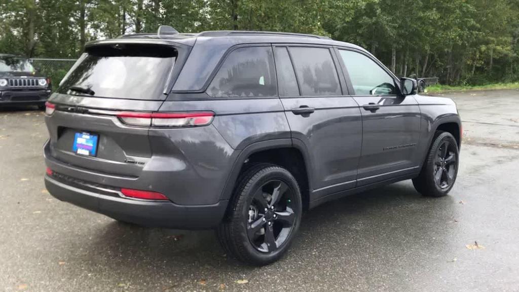 used 2023 Jeep Grand Cherokee car, priced at $35,900