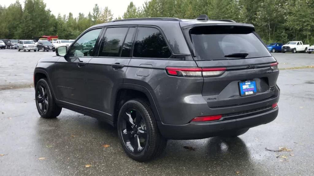 used 2023 Jeep Grand Cherokee car, priced at $35,900