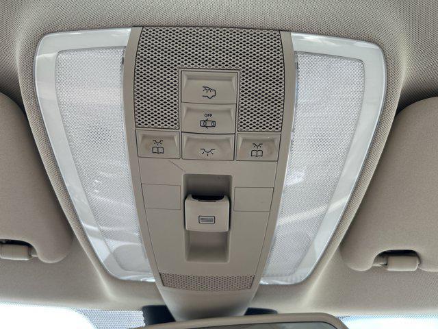 2010 Arctic White Mercedes-Benz C-Class
