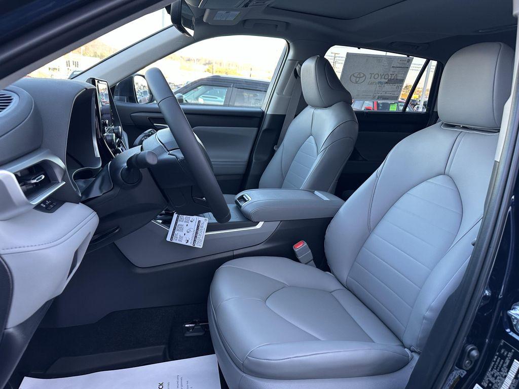 new 2026 Toyota Highlander Hybrid car, priced at $50,737