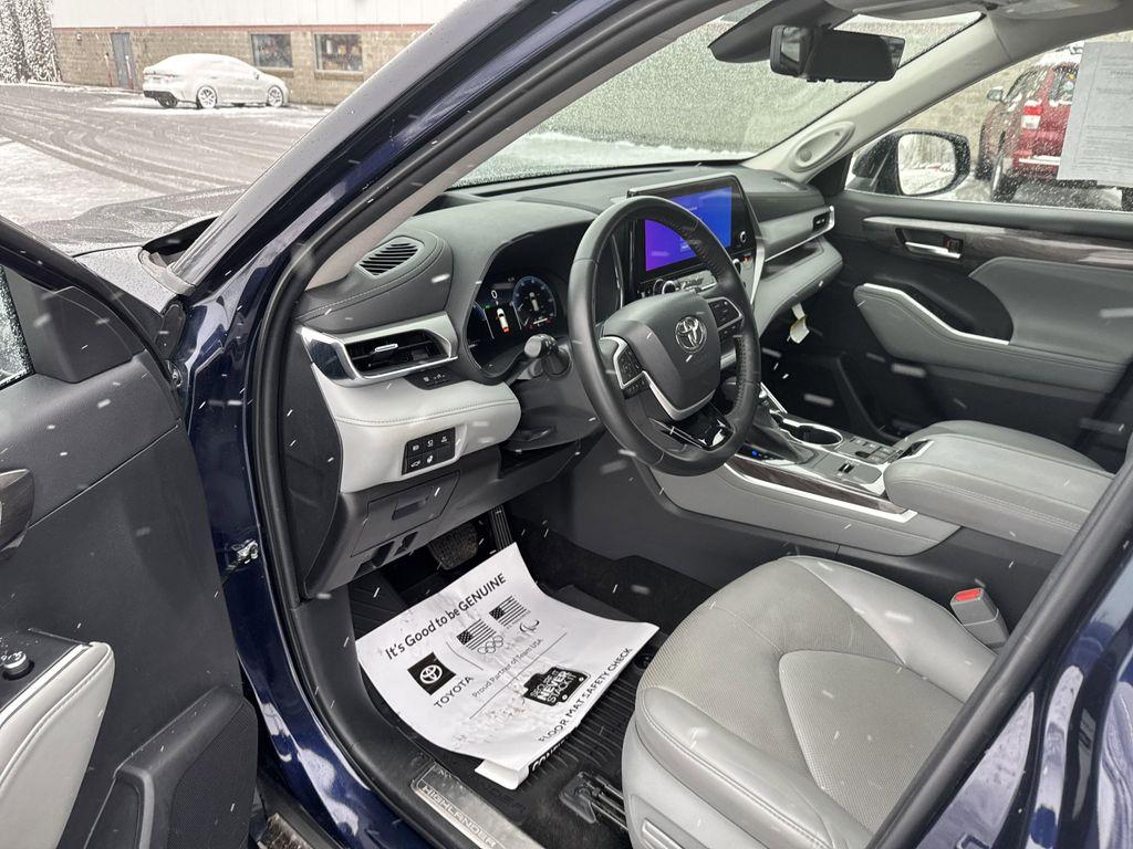 used 2023 Toyota Highlander Hybrid car, priced at $46,997