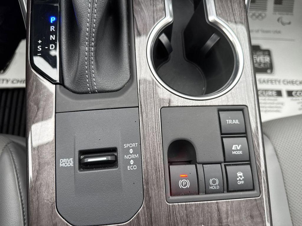 used 2023 Toyota Highlander Hybrid car, priced at $46,997