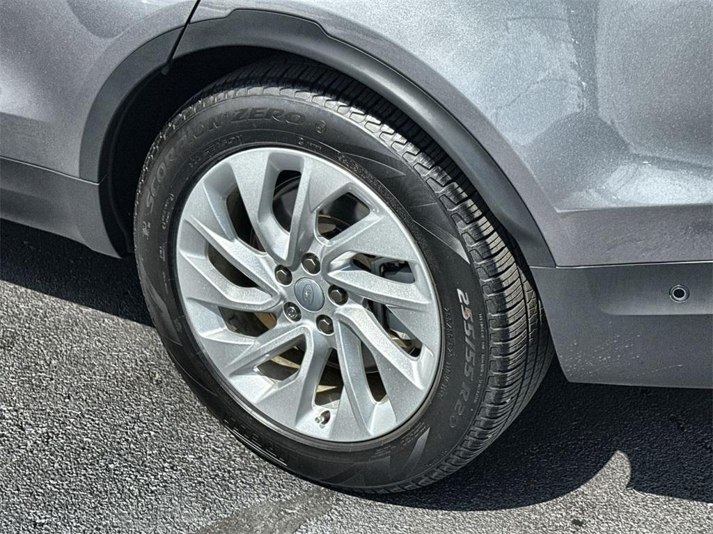 used 2025 Land Rover Discovery car, priced at $59,991