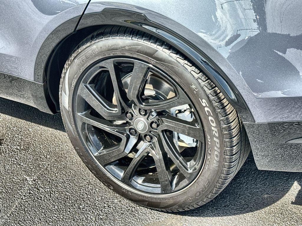 used 2025 Land Rover Discovery car, priced at $72,991