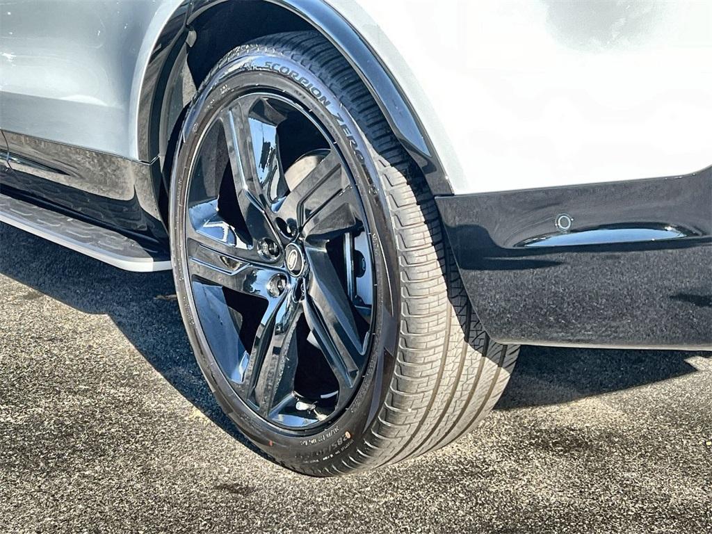 used 2025 Land Rover Discovery car, priced at $59,911