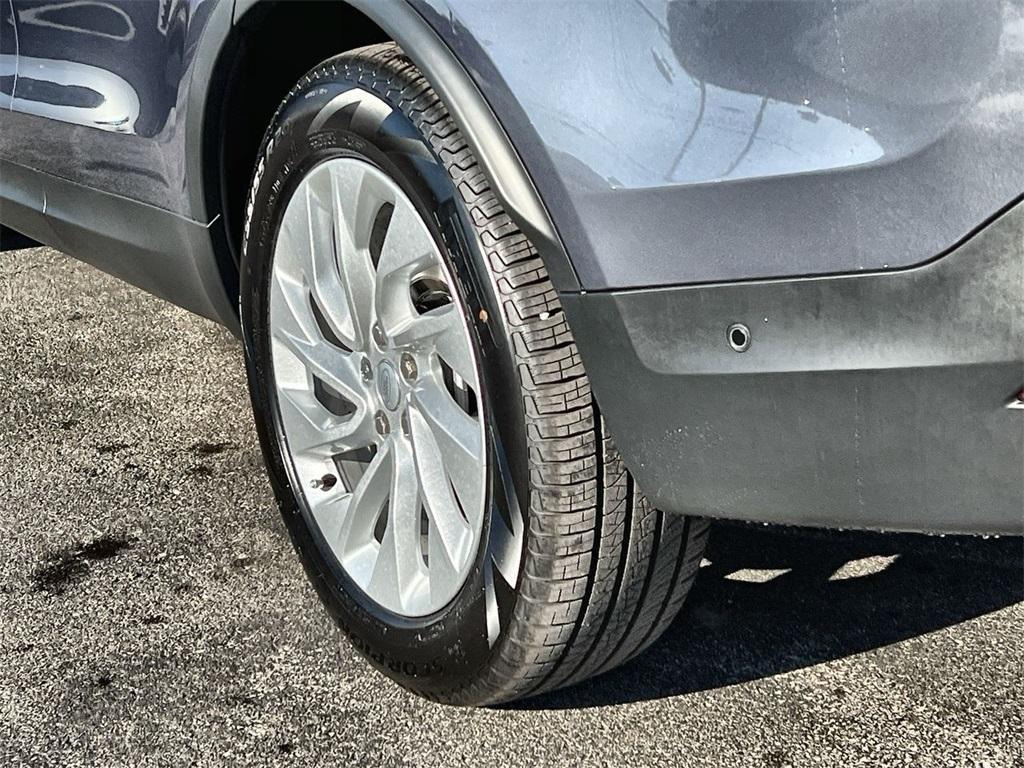 used 2025 Land Rover Discovery car, priced at $58,991