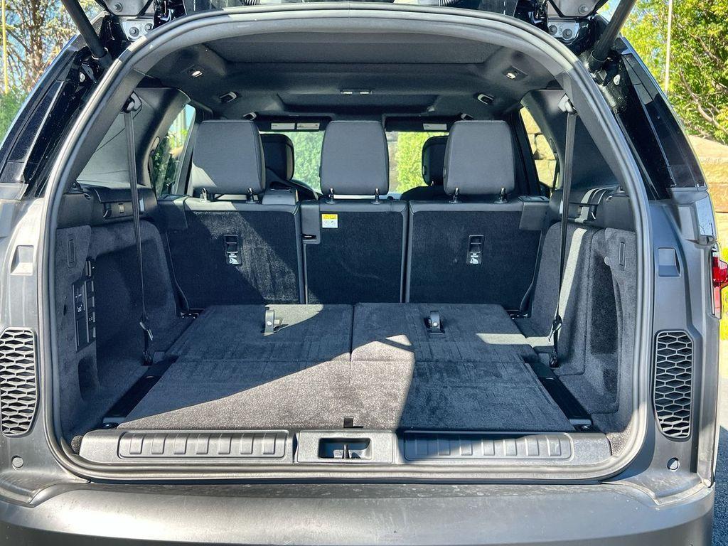 new 2026 Land Rover Discovery car, priced at $67,430