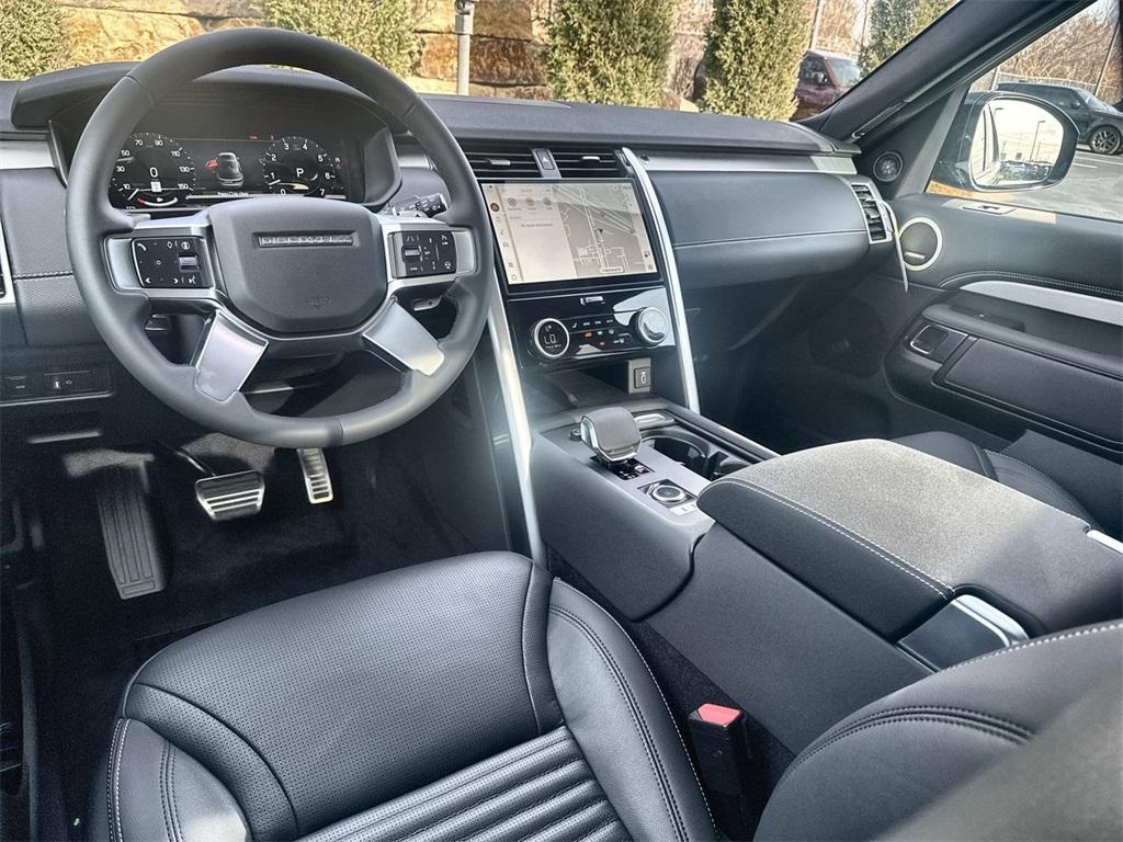 new 2026 Land Rover Discovery car, priced at $77,781