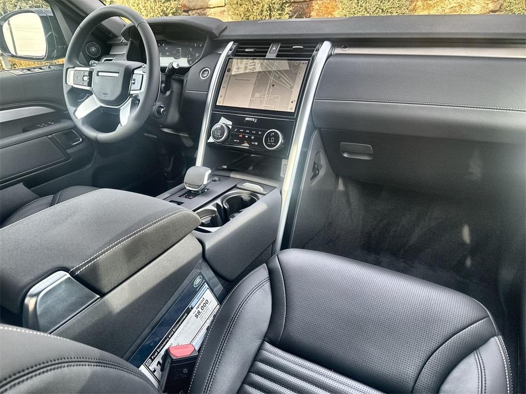 new 2026 Land Rover Discovery car, priced at $77,781