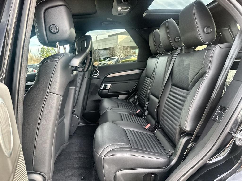 new 2026 Land Rover Discovery car, priced at $77,781