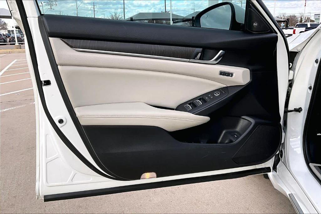 used 2018 Honda Accord car, priced at $25,550