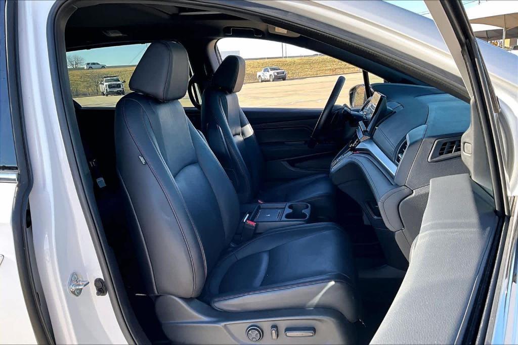 used 2025 Honda Odyssey car, priced at $39,455